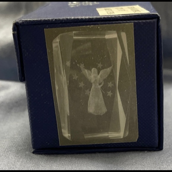 Crystal Glass 3D/Angel Paperweight - Picture 5 of 6